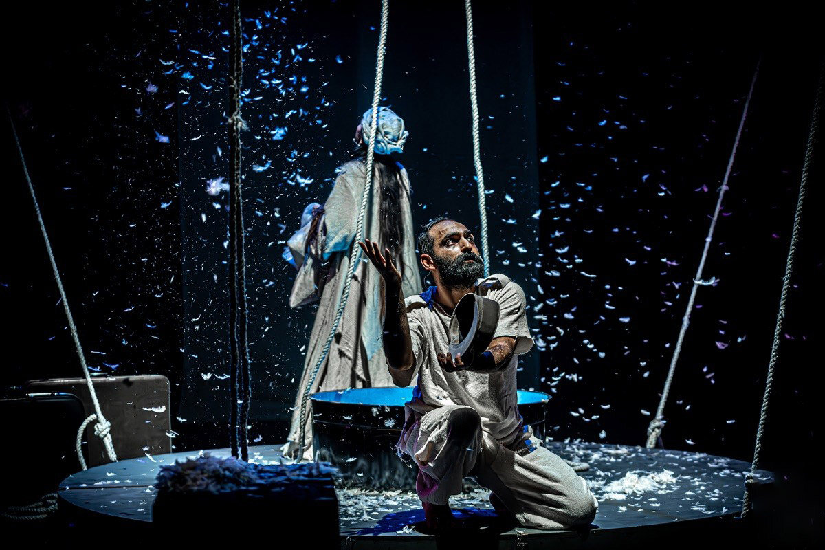 « برزمین میزندش» پرفروش ترین نمایش سالن های دولتی و خصوصی