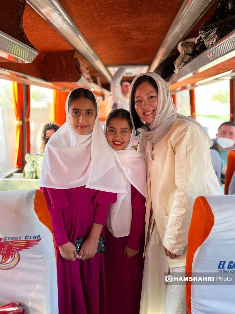 بچه های این روستا به چند زبان خارجی حرف می زنند | سیل چطور سرنوشت یک روستا را متحول کرد؟