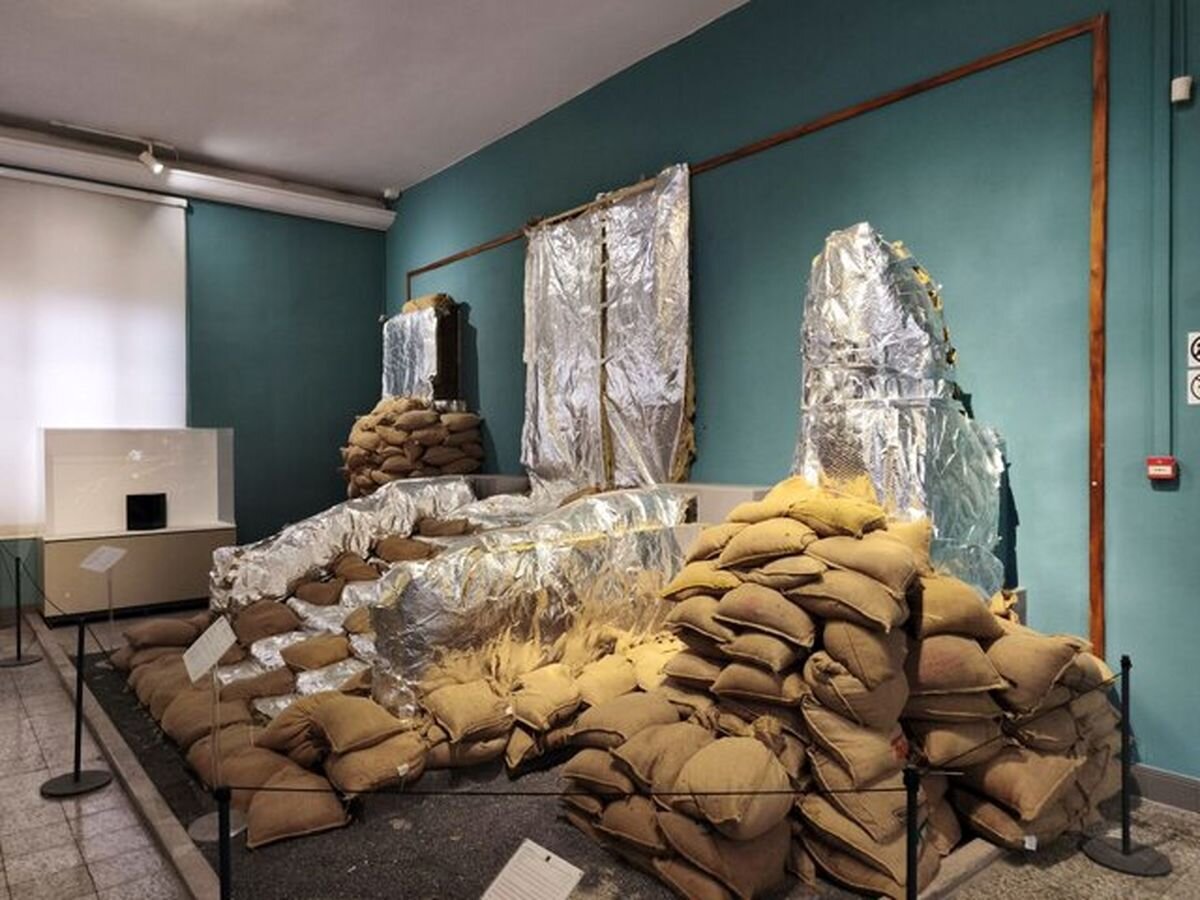 تندیس فردوسی چطور از ریزش ساختمان های اطراف در امان می ماند؟ | منابع مالی برای حفاظت از مجسمه های شهری کافی نیست