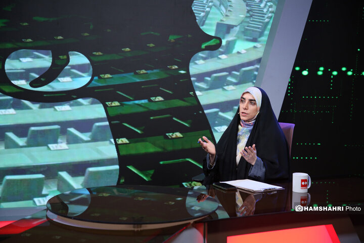 زیر پوست مجلس