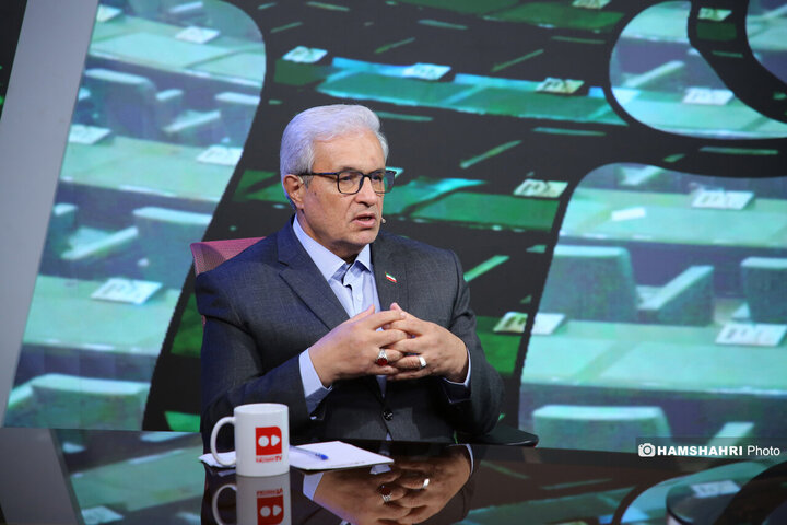 زیر پوست مجلس