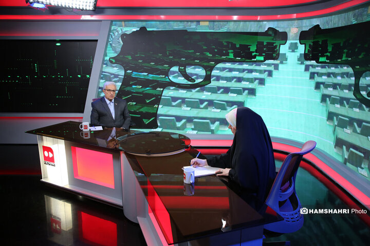 زیر پوست مجلس