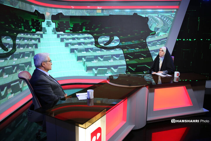 زیر پوست مجلس