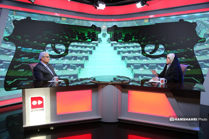 زیر پوست مجلس