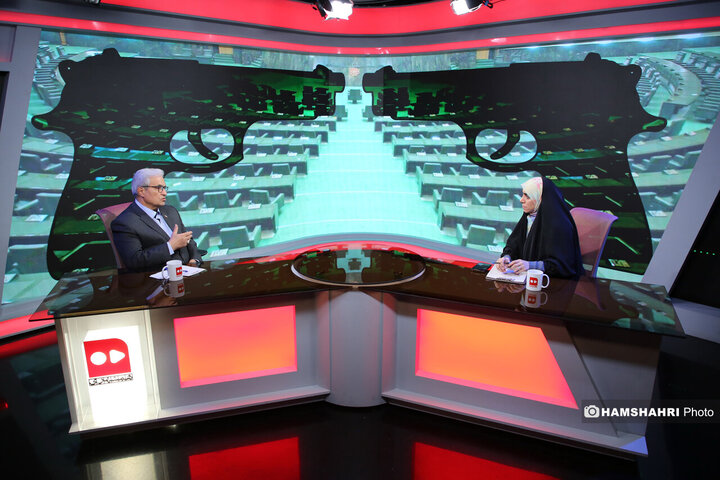 زیر پوست مجلس