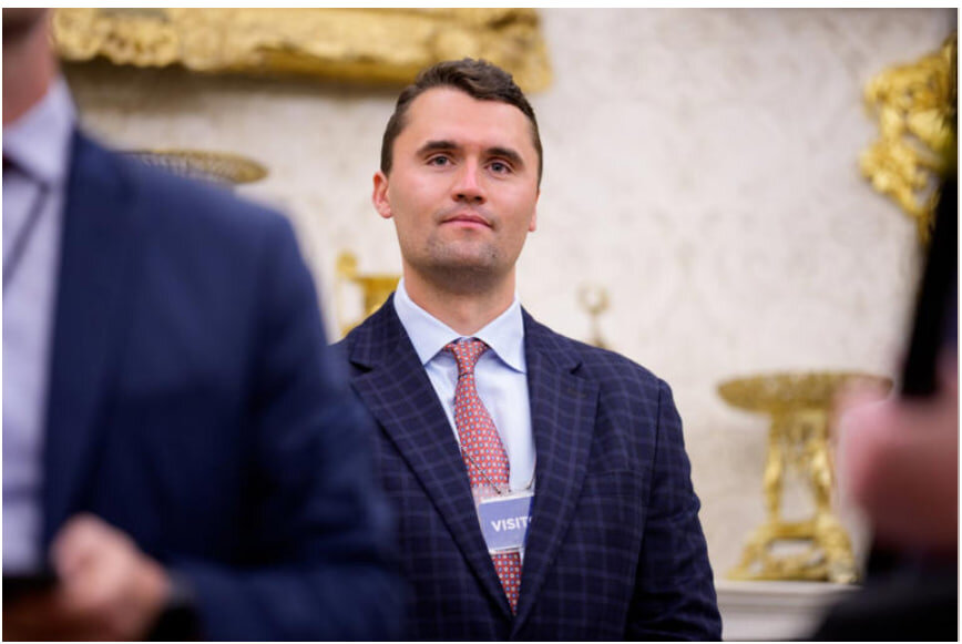 چاقوی «کرک» که دسته خود را برید! | ببینید چارلی کرک