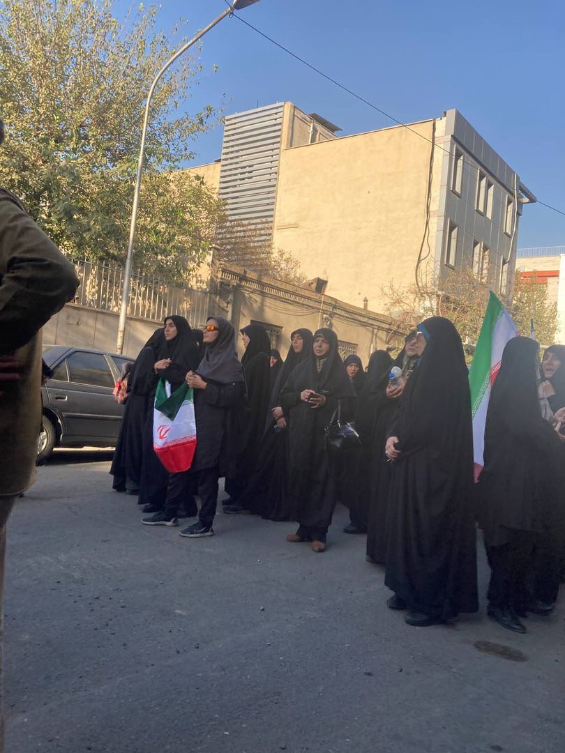 تجمع مردمی در اعتراض به توافق ایران با آژانس بینالمللی انرژی اتمی | ایجاد دسترسی برای نهادهایی که عملا نقش جاسوس دارند چه توجیهی دارد؟