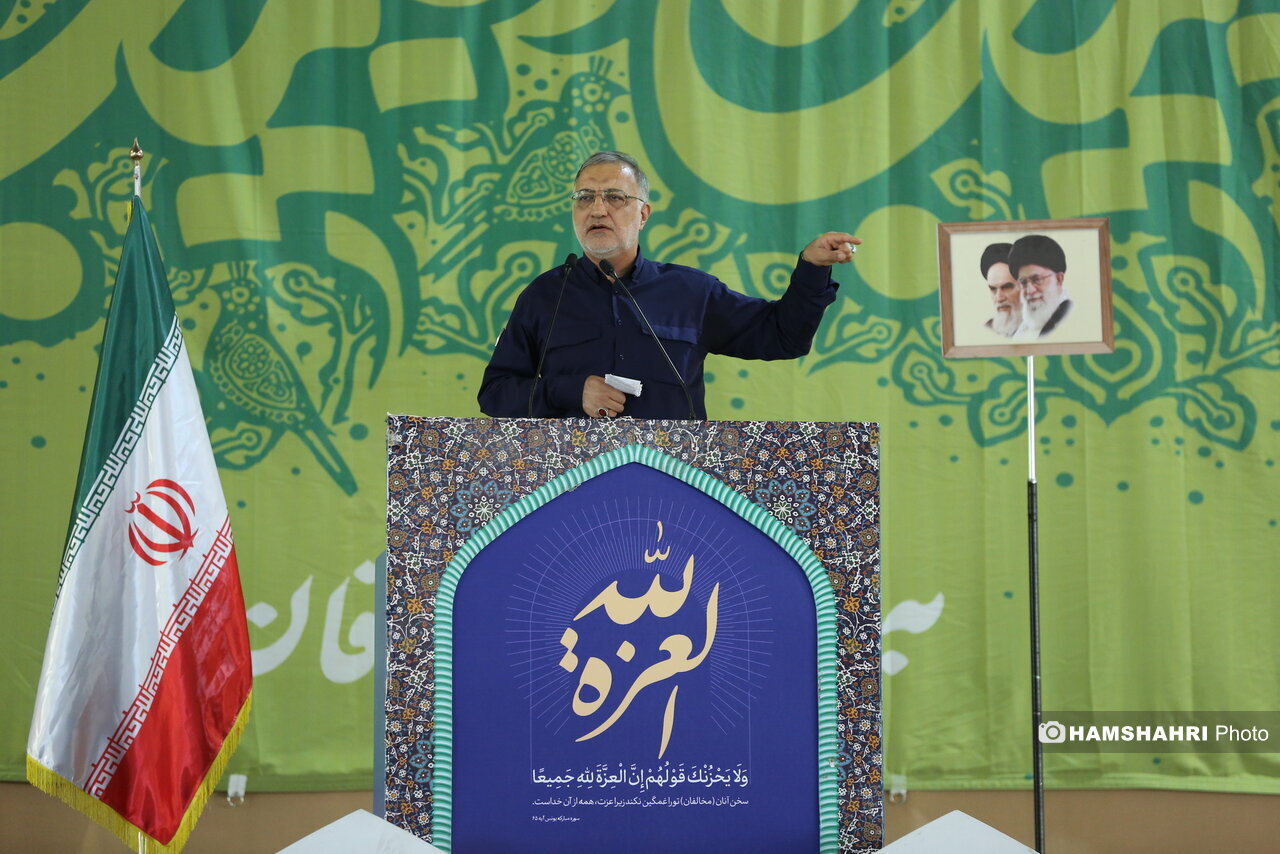 نماز جمعه تهران/عکس ها: امیر رستمی نماز جمعه تهران/عکس ها: امیر رستمی