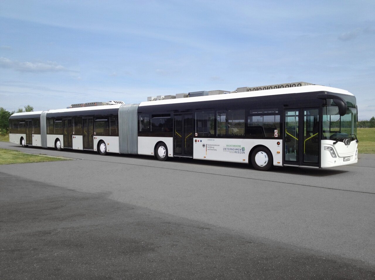 بوئینگ جادهها ؛ بزرگترین اتوبوس جهان را ببینید + تصاویر