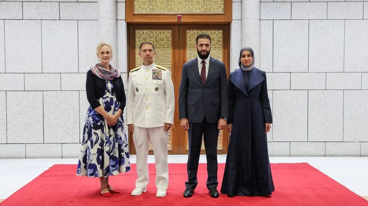 دیدار همسران جولانی و فرمانده سنتکام در دمشق | تصاویر