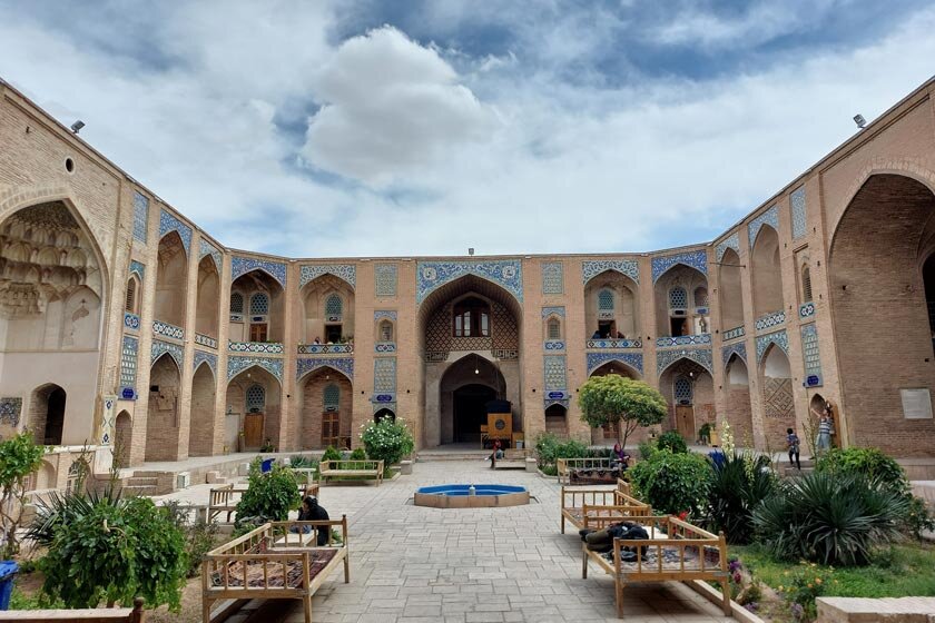 ماجرای بستنی فروشی در کارونسرای گنجعلی خان  + توضیح مسئولان