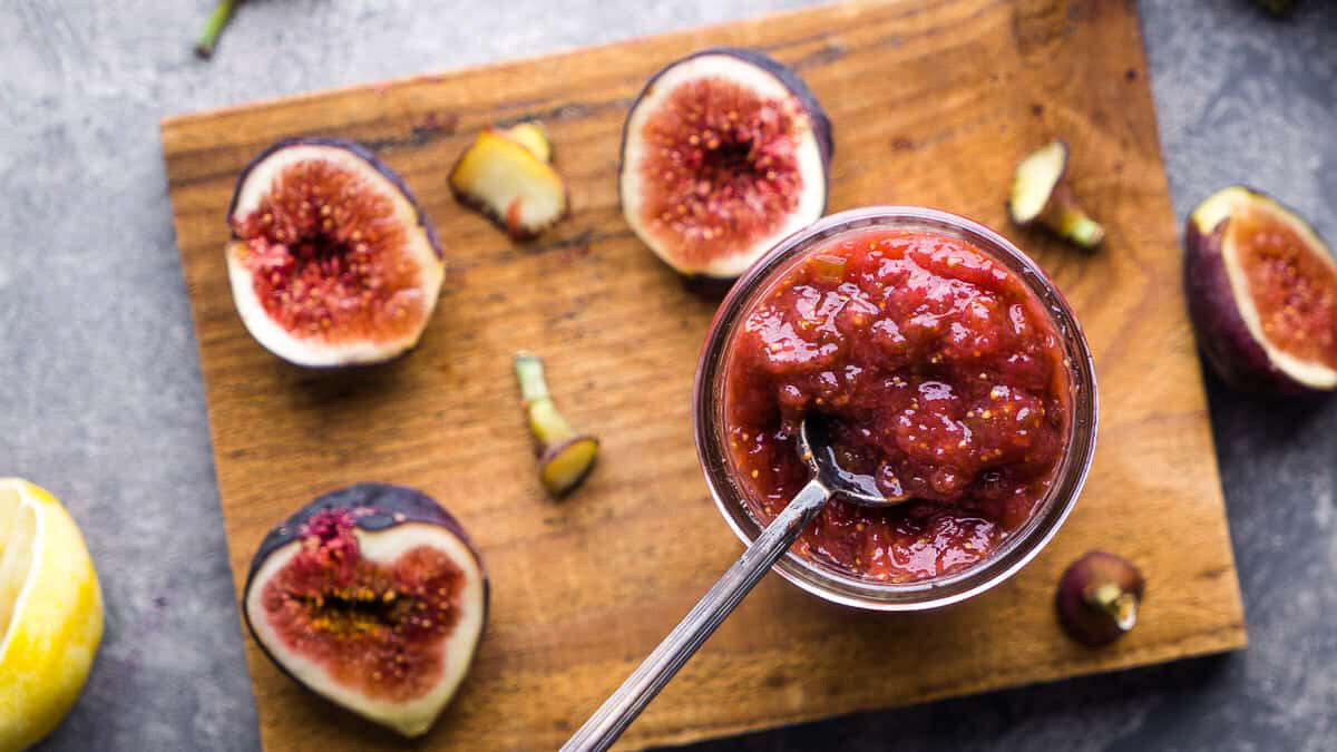 مربای انجیر؛ زینت بخش صبحانههای دلپذیر + نکات مهم برای داشتن مربای شفاف و خوشرنگ