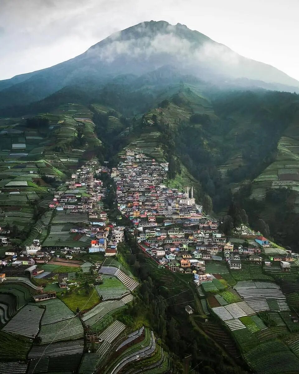 روستای رنگین کمانی و مسجد بیت التقوی در میان خانههای رنگارنگ | تصاویر