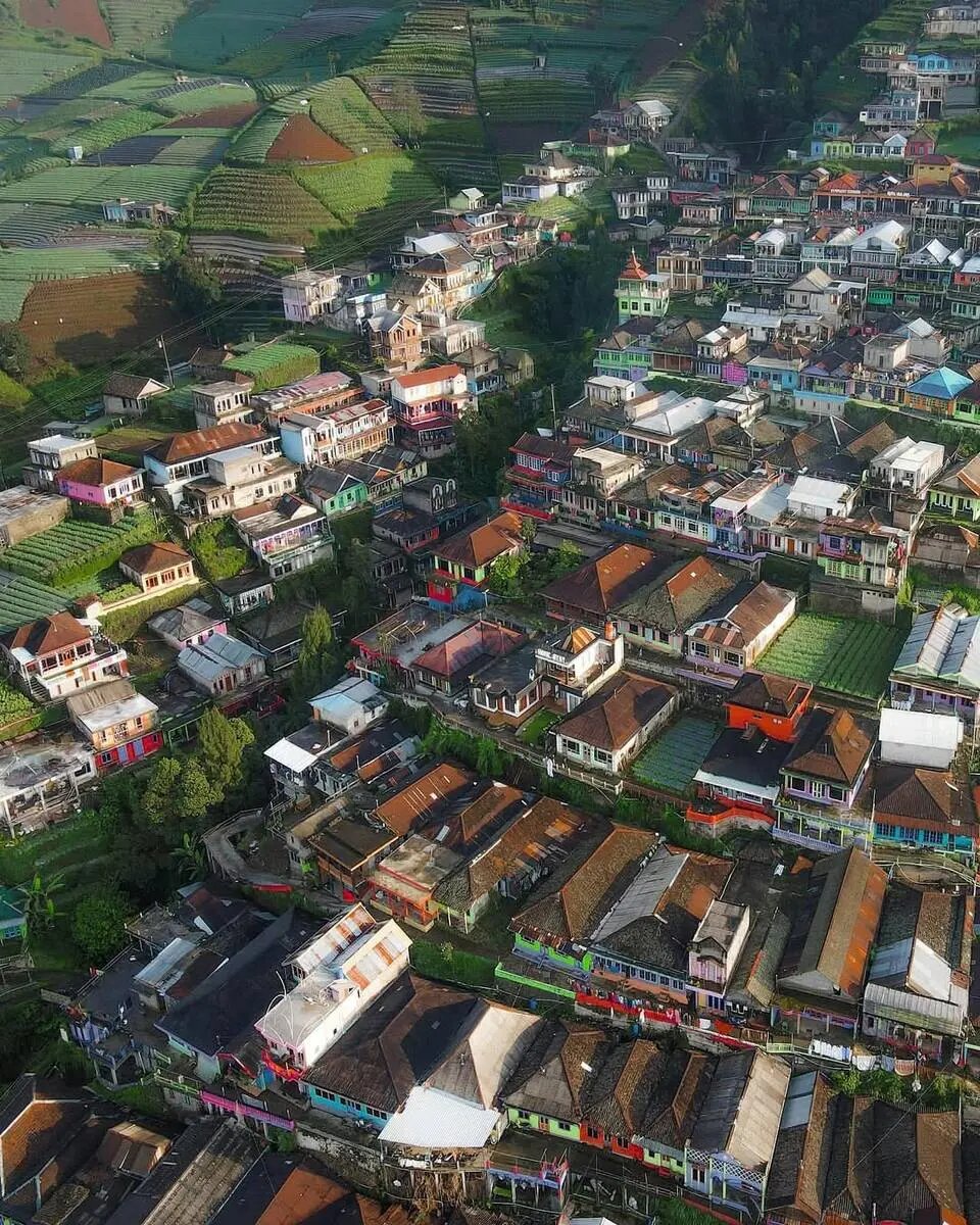 روستای رنگین کمانی و مسجد بیت التقوی در میان خانههای رنگارنگ | تصاویر