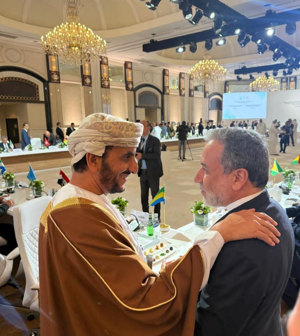 خوش و بش سید عباس عراقچی با همتایانش در دوحه | تصاویر