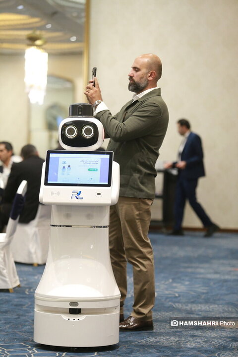 رونمایی از روبات وکیل