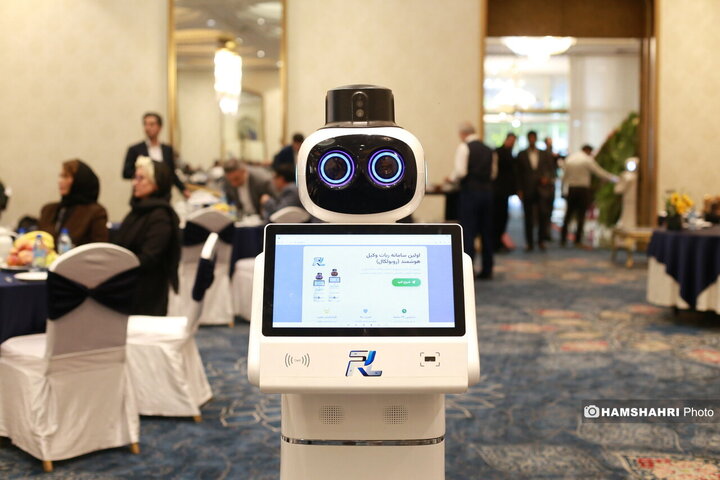 رونمایی از روبات وکیل