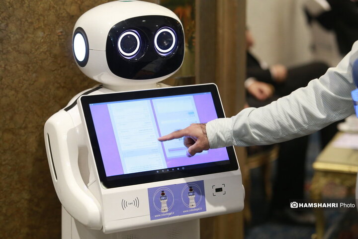 رونمایی از روبات وکیل