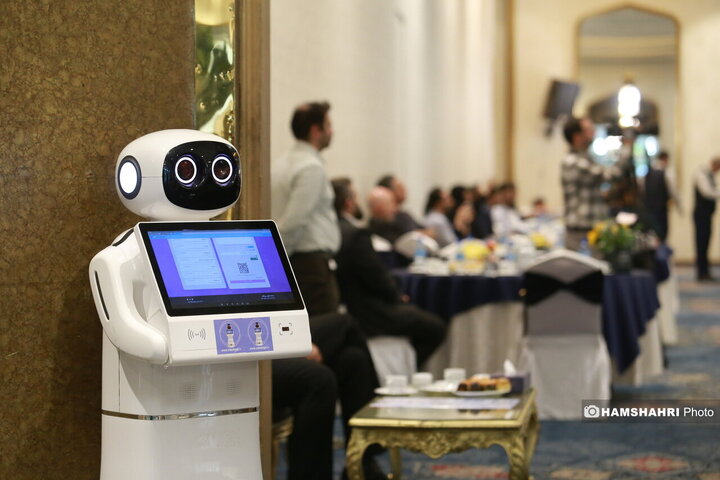 رونمایی از روبات وکیل