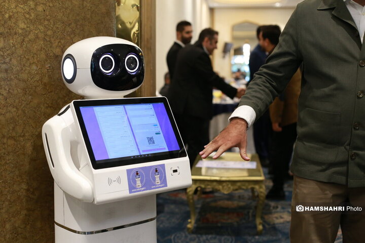 رونمایی از روبات وکیل