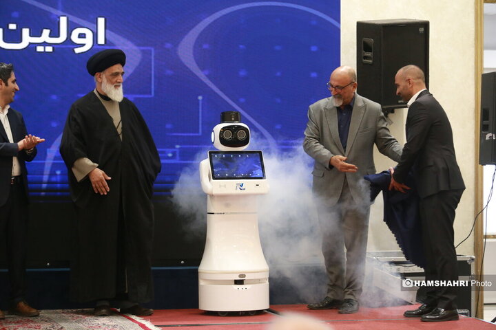 رونمایی از روبات وکیل