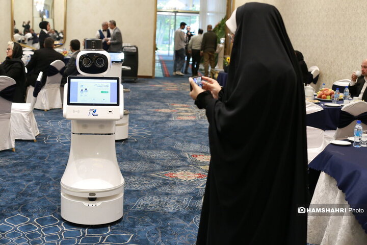 رونمایی از روبات وکیل