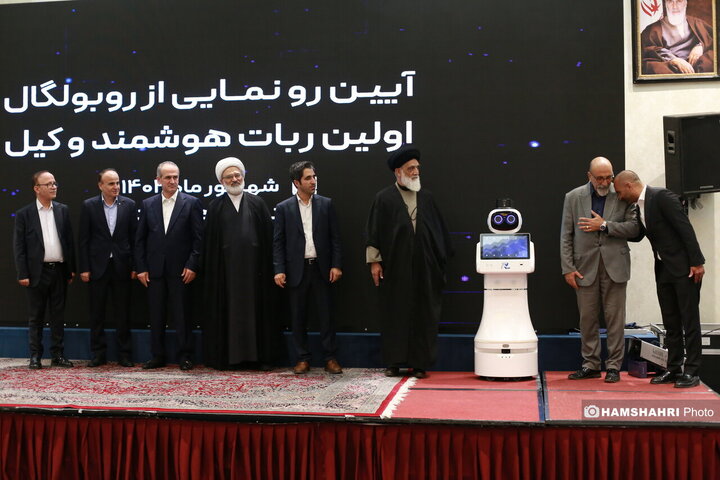 رونمایی از روبات وکیل