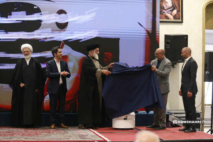 رونمایی از روبات وکیل