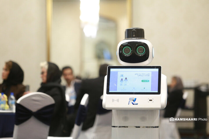 رونمایی از روبات وکیل