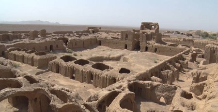 تصاویر زیبای هوایی از قلعه بزرگ خشتی در دل کویر ؛ ببینید | اینجا محل تجمع سپاه نایب حسین کاشی بوده است