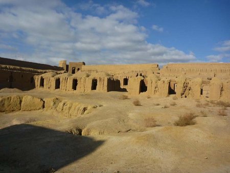 تصاویر زیبای هوایی از قلعه بزرگ خشتی در دل کویر ؛ ببینید | اینجا محل تجمع سپاه نایب حسین کاشی بوده است