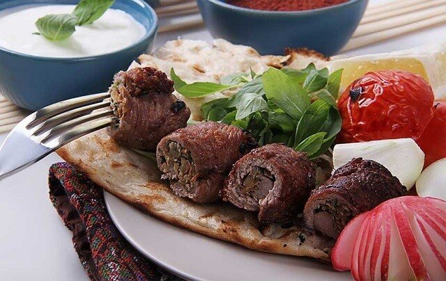 طرز تهیه رولت کباب مجلسی مرحله به مرحله