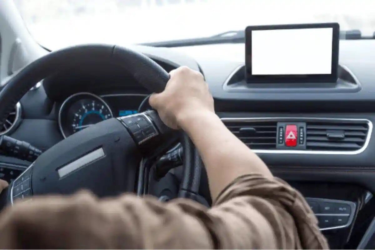 علت کشیده شدن فرمان خودرو به چپ یا راست