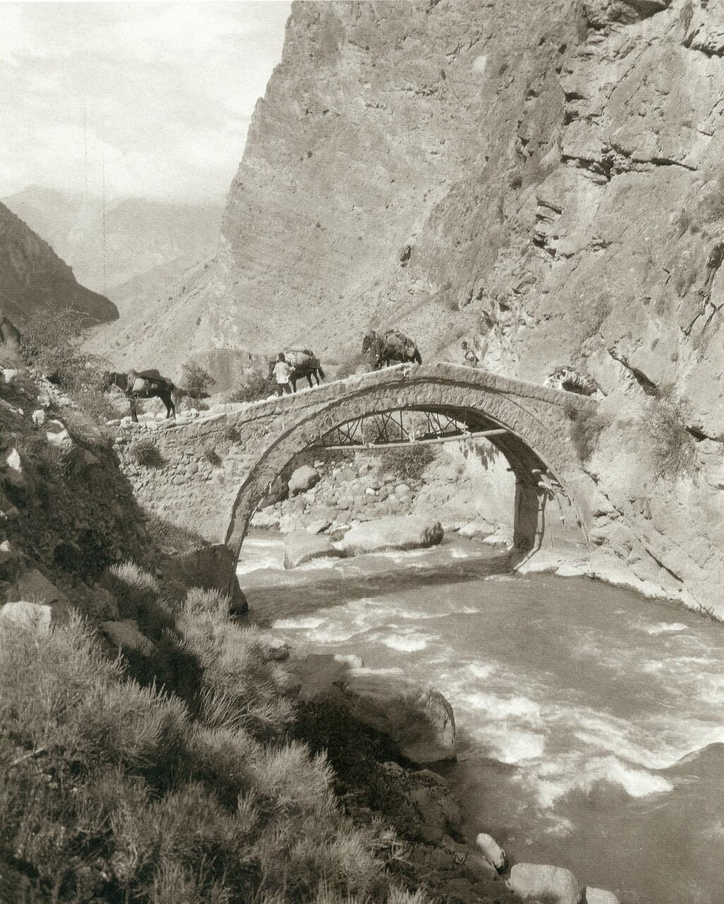 این جاده زیبای ایران یکی از قدیمیترین جادههای جهان از ۷۰ سال پیش است