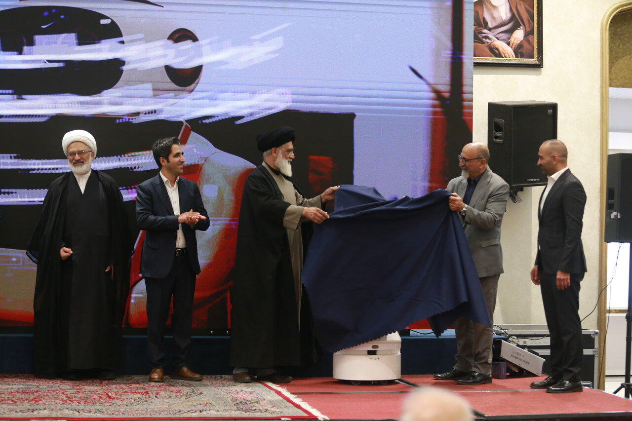 رونمایی از نخستین روبات وکیل ایرانی | پیوند تکنولوژی و حقوق