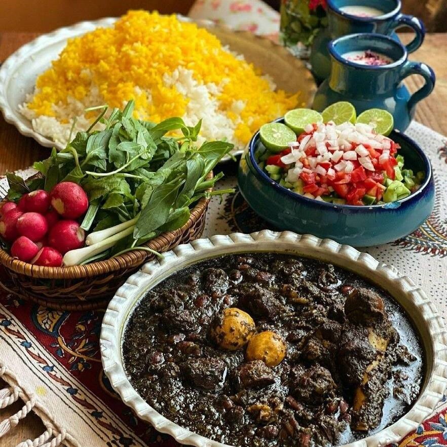 راهنمای انتخاب بهترین چاشنی و سالاد برای قورمه‌سبزی
