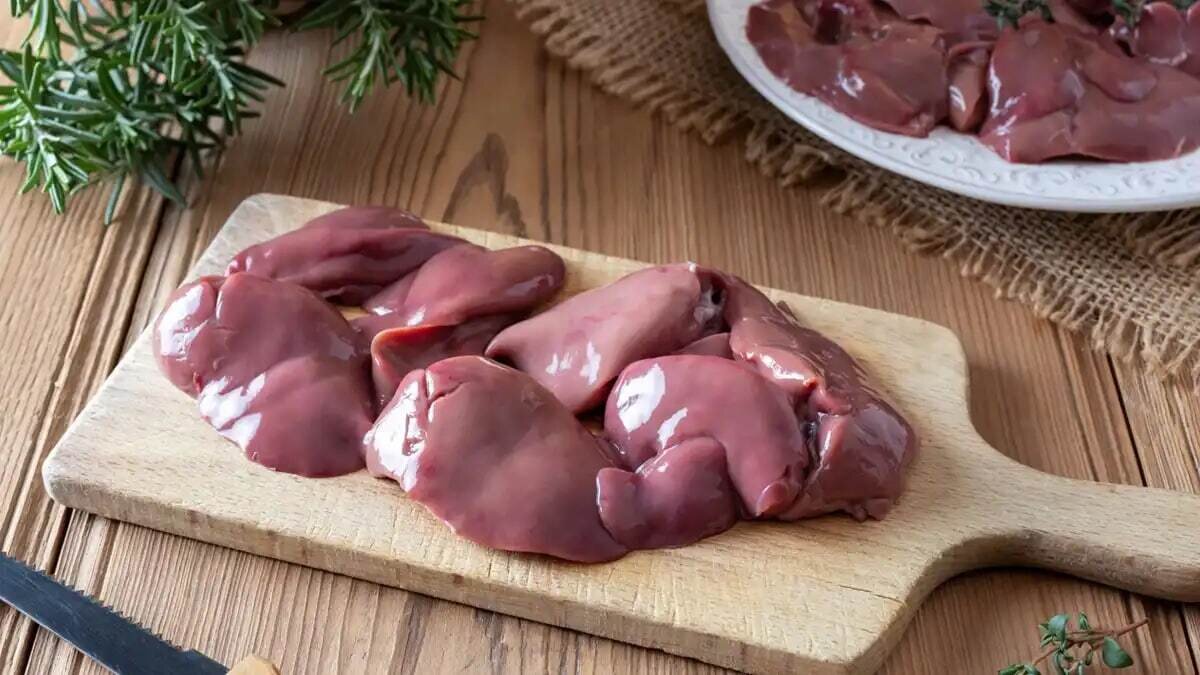 جگر مرغ واقعا محل ذخیره سموم است؟ ؛ میزان مجاز مصرف جگر در ماه | دل و جگر مرغ بهتر است یا گوسفند؟