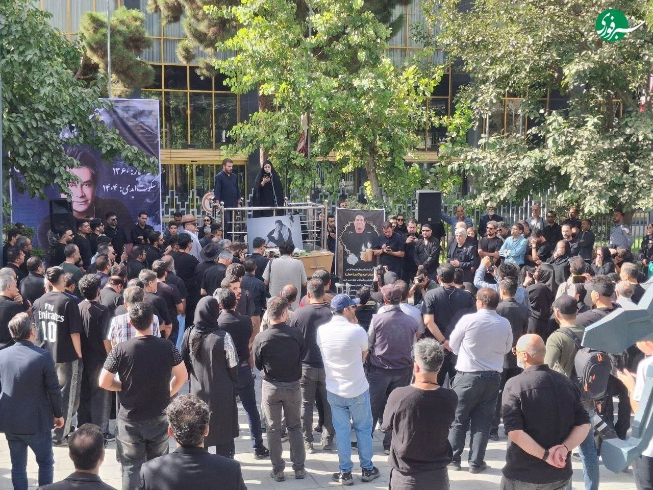 نخستین تصاویر از تشییع و خاکسپاری «امید جهان» در تنهایی و غیبت اهالی موسیقی