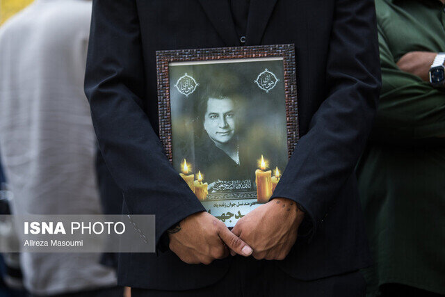 امید جهان دوست نداشت برایش گریه کنند! |چهرههایی که به مراسم وداع با پیکر این خواننده آمدند