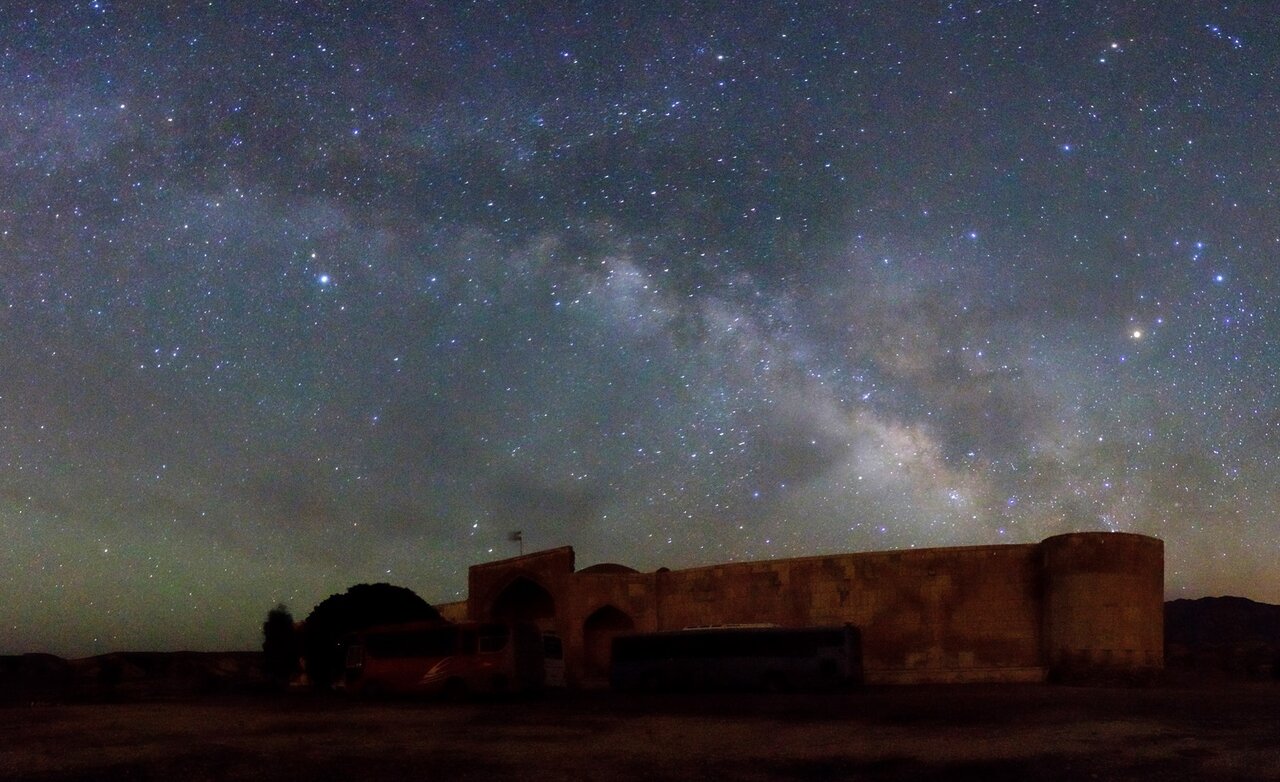 چطور کاروانسراهای ایرانی مقصد گردشگری شدند؟ | چرا ایران این همه کاروانسرا دارد؟