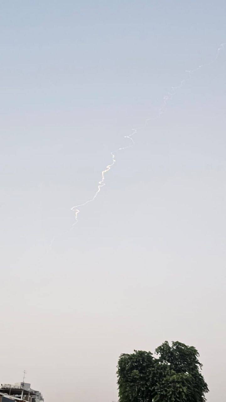 لحظه عبور موشک های  یمن از آسمان قدس اشغالی | تصاویر