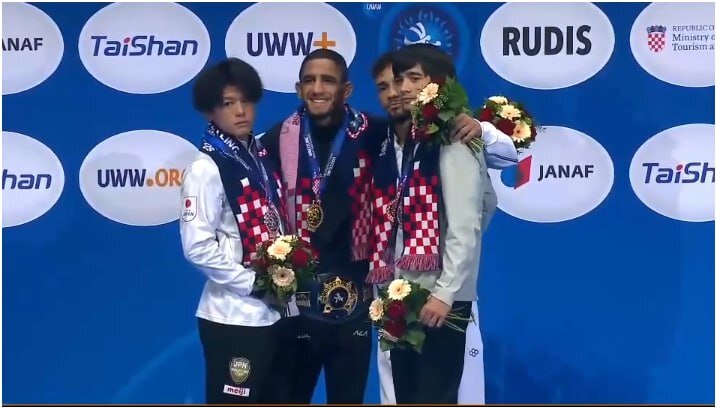 تصاویری از لحظه اهداء مدال طلا به رحمان عموزاد | دور افتخار رحمان عموزاده با پرچم ایران