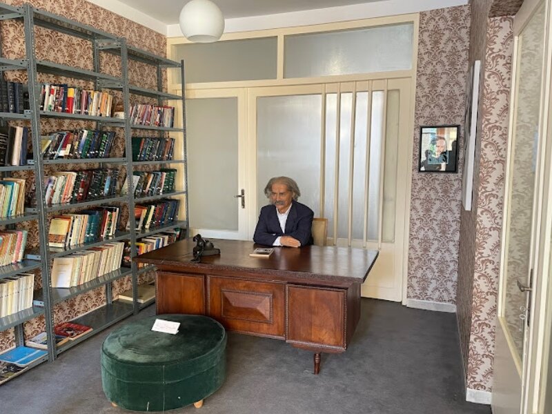 دیوارهایی که بوی شعر میدهند