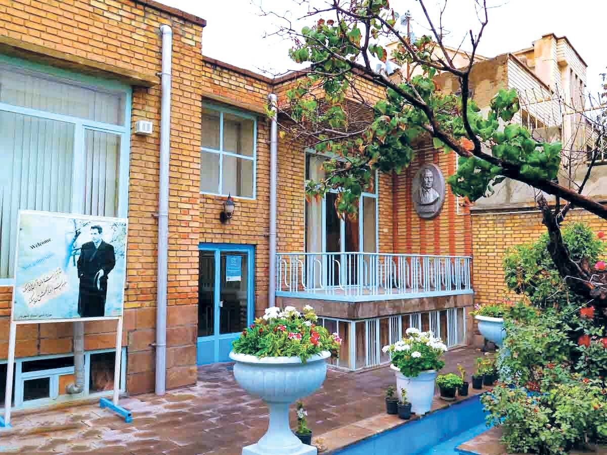 دیوارهایی که بوی شعر میدهند