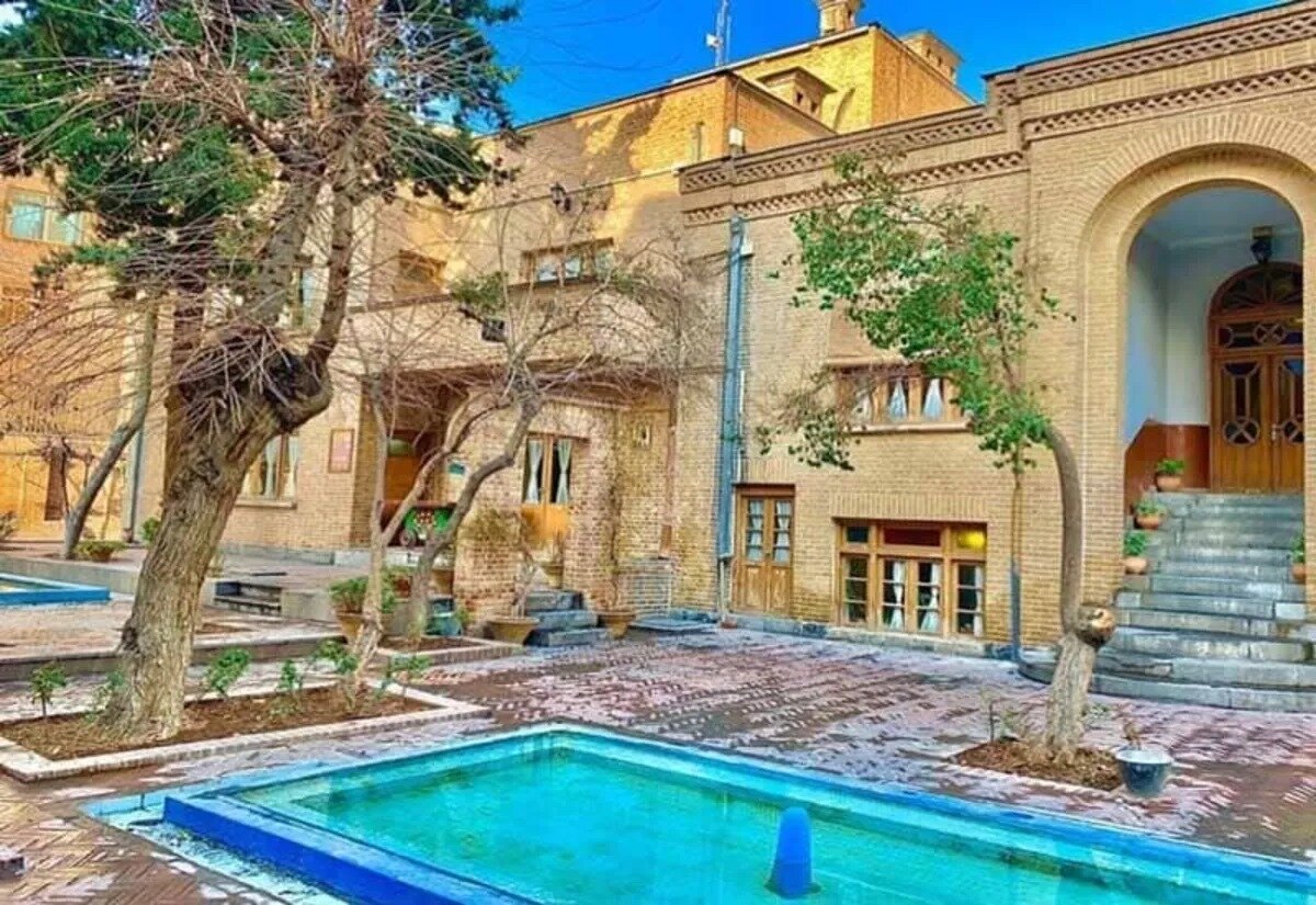 دیوارهایی که بوی شعر میدهند