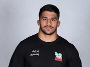 عکس یادگاری غلامرضا فرخی کنار ابر قهرمانان کشتی جهان