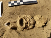 چراغ عجیب باستانی در گورستان ۱۹۰۰ ساله | عکس