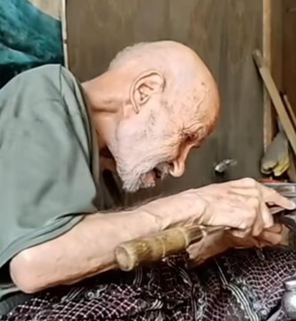 پیرترین چاقوساز ایران هنوز فعال است +فیلم