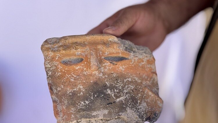 سفال ۵ هزار ساله به شکل چهره انسان در قونیه | عکس