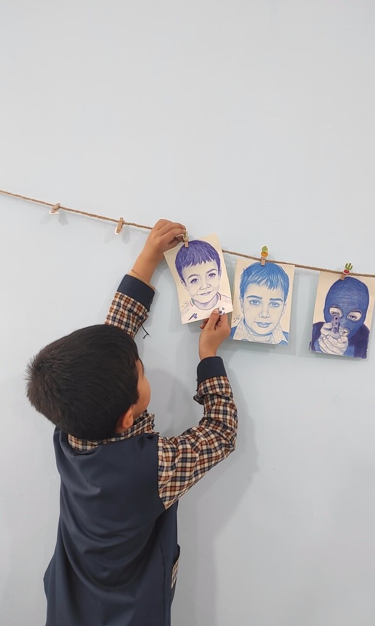 معلمی با جادوی هنر | روایت معلم دهه هشتادی که با نقاشی درس هایش را جذاب می کند